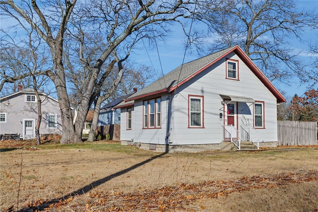 107 Wayne Street Warwick, RI 02889 - Photo 4 of 33