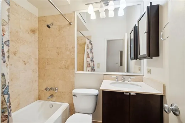 $2,500 | 330 Julia Street, Unit 215, New Orleans, LA 70130