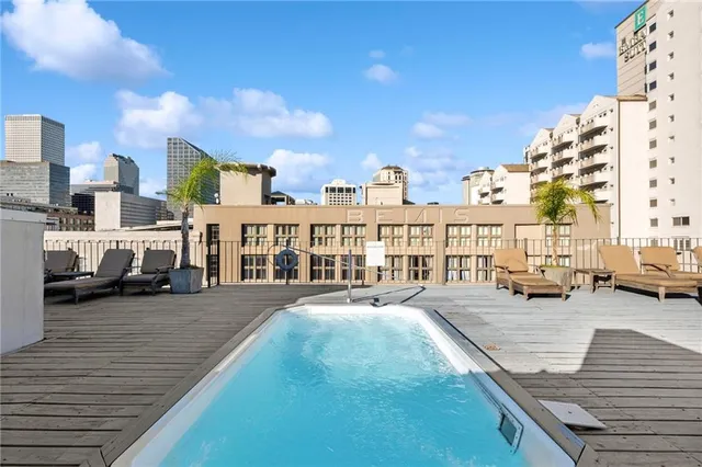 $2,500 | 330 Julia Street, Unit 215, New Orleans, LA 70130