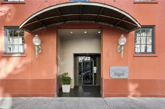 $2,500 | 330 Julia Street, Unit 215, New Orleans, LA 70130