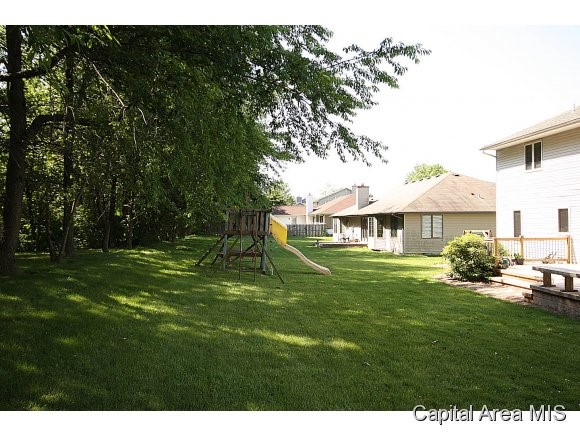 520 Missionary Ridge Drive Springfield, IL 62711 - Photo 4 of 24