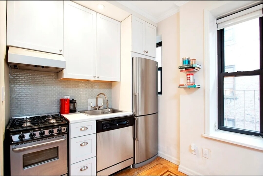 22 Grove Street, Unit 5C Manhattan, NY 10014 - Photo 3 of 5