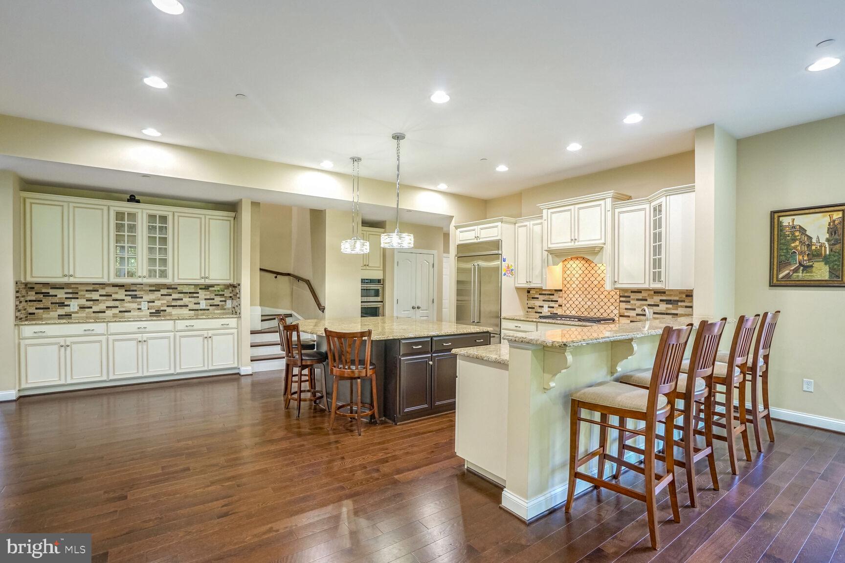 800 Lower Barn Way Olney, MD 20832 - Photo 11 of 45 a kitchen with lots of counter top space and dining table