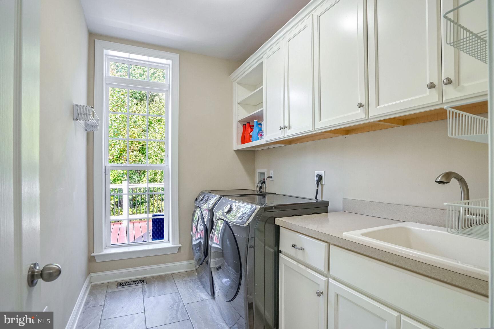 800 Lower Barn Way Olney, MD 20832 - Photo 29 of 45 a utility room with dryer and washer