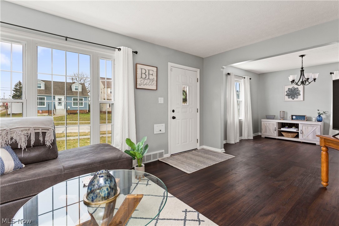 6702 Ridgewood Avenue Parma, OH 44129 - Photo 5 of 25 Gallery Image 5