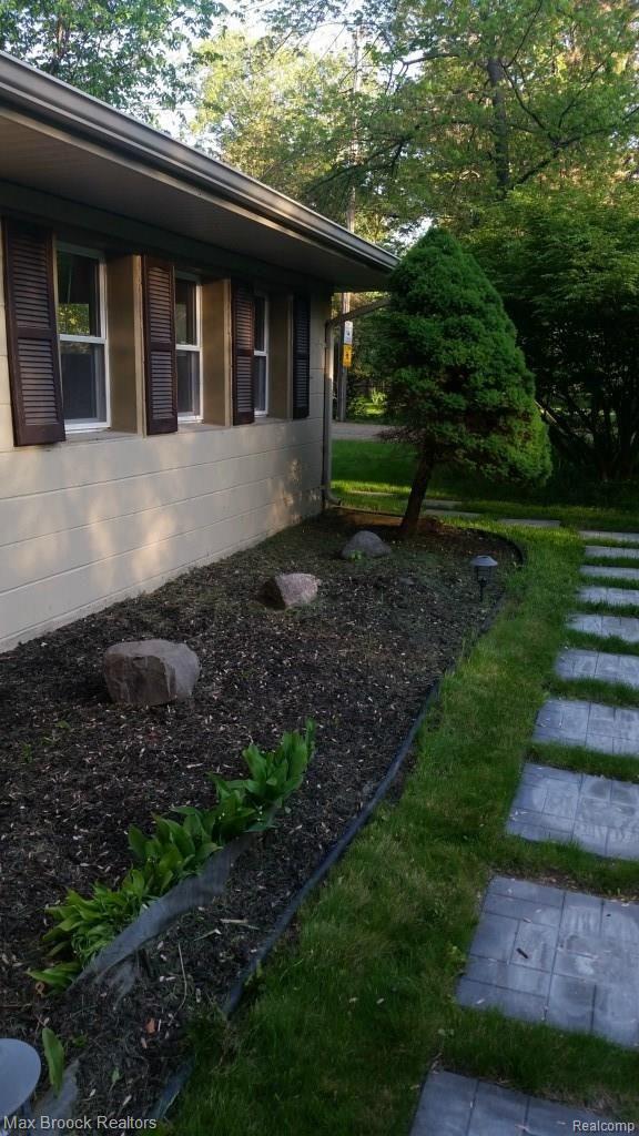 23862 Berg Road Southfield, MI 48033 - Photo 53 of 69 20150521_192704.jpg