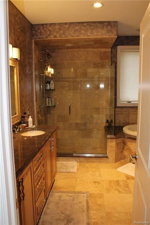 17515 Millar Road Clinton Township, MI 48036 - Photo 22 of 49