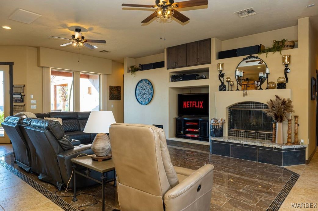 3742 Mountain View Road Bullhead City, AZ 86442 - Photo 15 of 62 Living Room