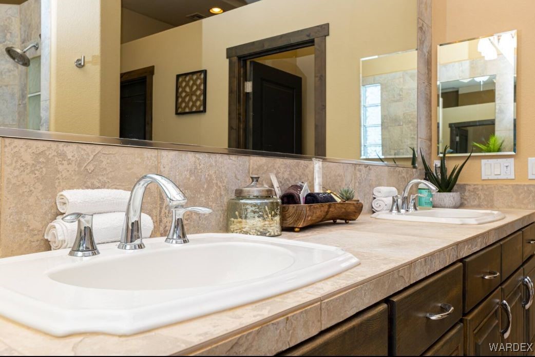 3742 Mountain View Road Bullhead City, AZ 86442 - Photo 25 of 62 Bathroom