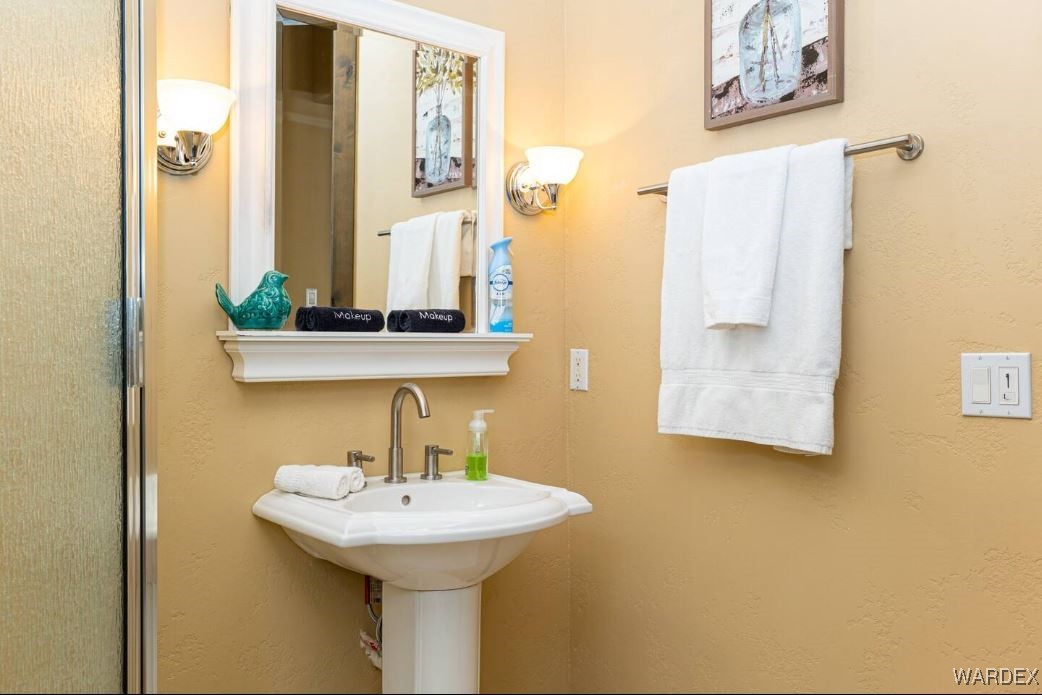3742 Mountain View Road Bullhead City, AZ 86442 - Photo 43 of 62 Bathroom
