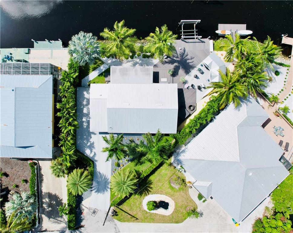 2672 Gulfview Drive Naples, FL 34112 - Photo 3 of 13 a picture of plants