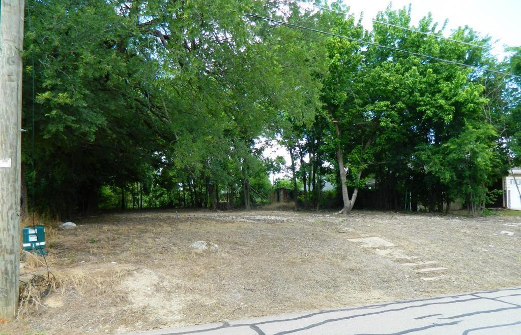 809 East 5th Street Bonham, TX 75418 - Photo 2 of 3