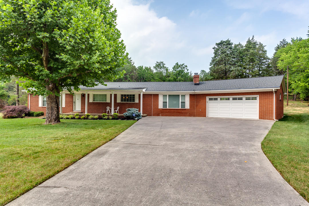 912 Eagle Bend Road Clinton, TN 37716 - Photo 2 of 40 001190605-1-912EagleBendRdClintonTN-SCRE