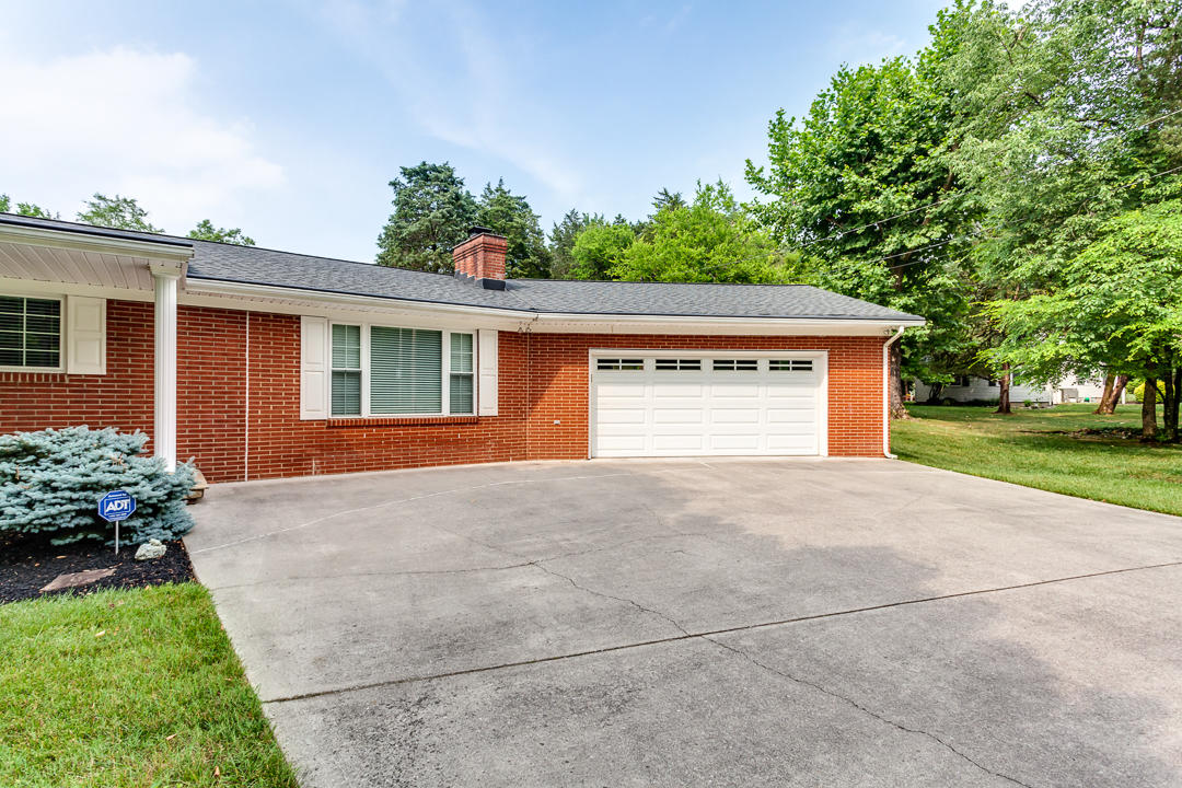 912 Eagle Bend Road Clinton, TN 37716 - Photo 3 of 40 005190605-1-912EagleBendRdClintonTN-SCRE