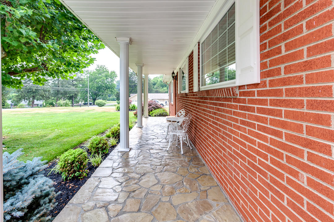 912 Eagle Bend Road Clinton, TN 37716 - Photo 4 of 40 006190605-1-912EagleBendRdClintonTN-SCRE