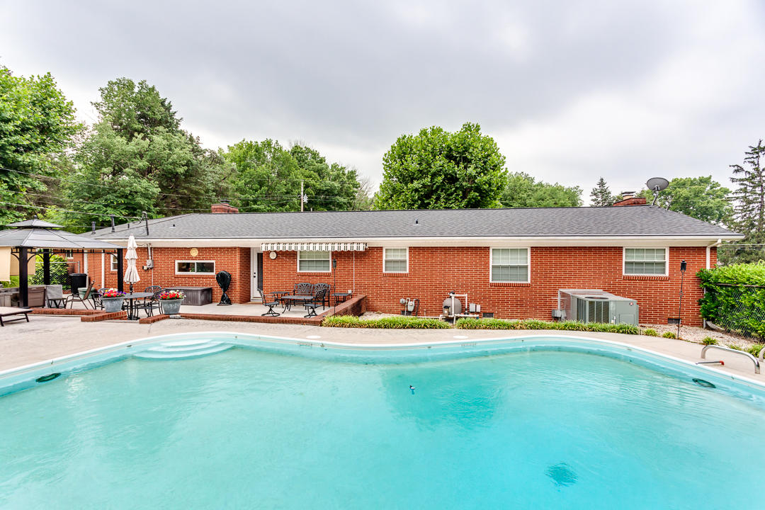 912 Eagle Bend Road Clinton, TN 37716 - Photo 35 of 40 038190605-1-912EagleBendRdClintonTN-SCRE