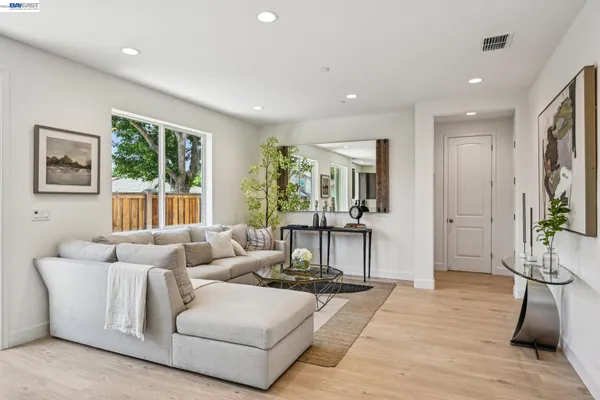 $749,000 | 101 Crk Vw Circle, Fairfield, CA 94533