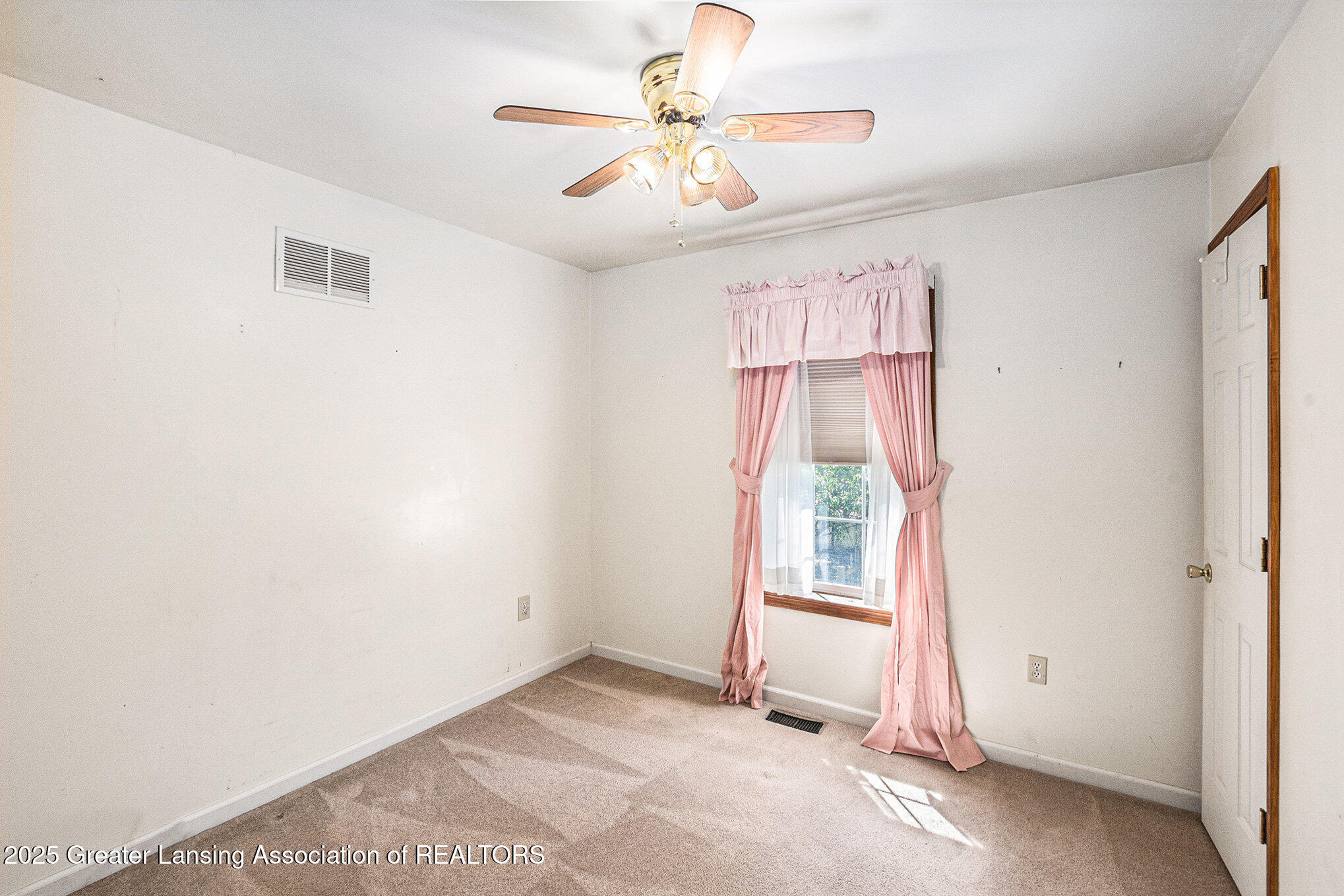 5327 Hughes Road Lansing, MI 48911 - Photo 19 of 27 019_file_954