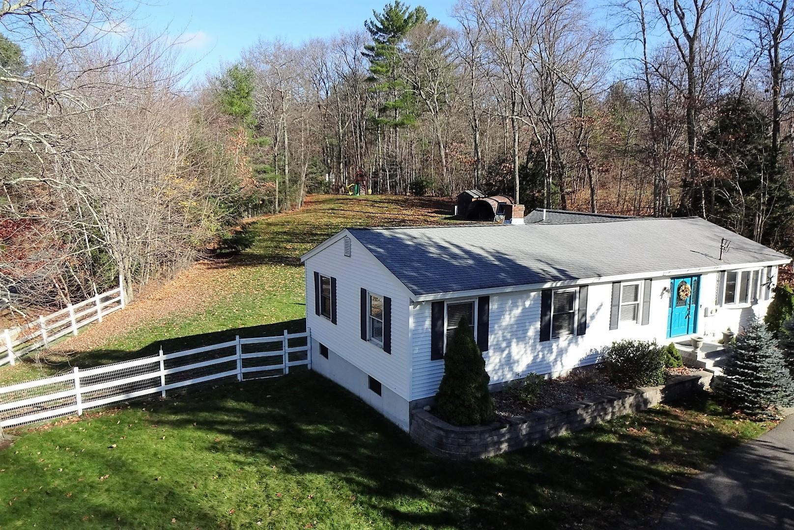 4 Old Derry Road Londonderry, NH 03038 - Photo 1 of 29 Gallery Image 1