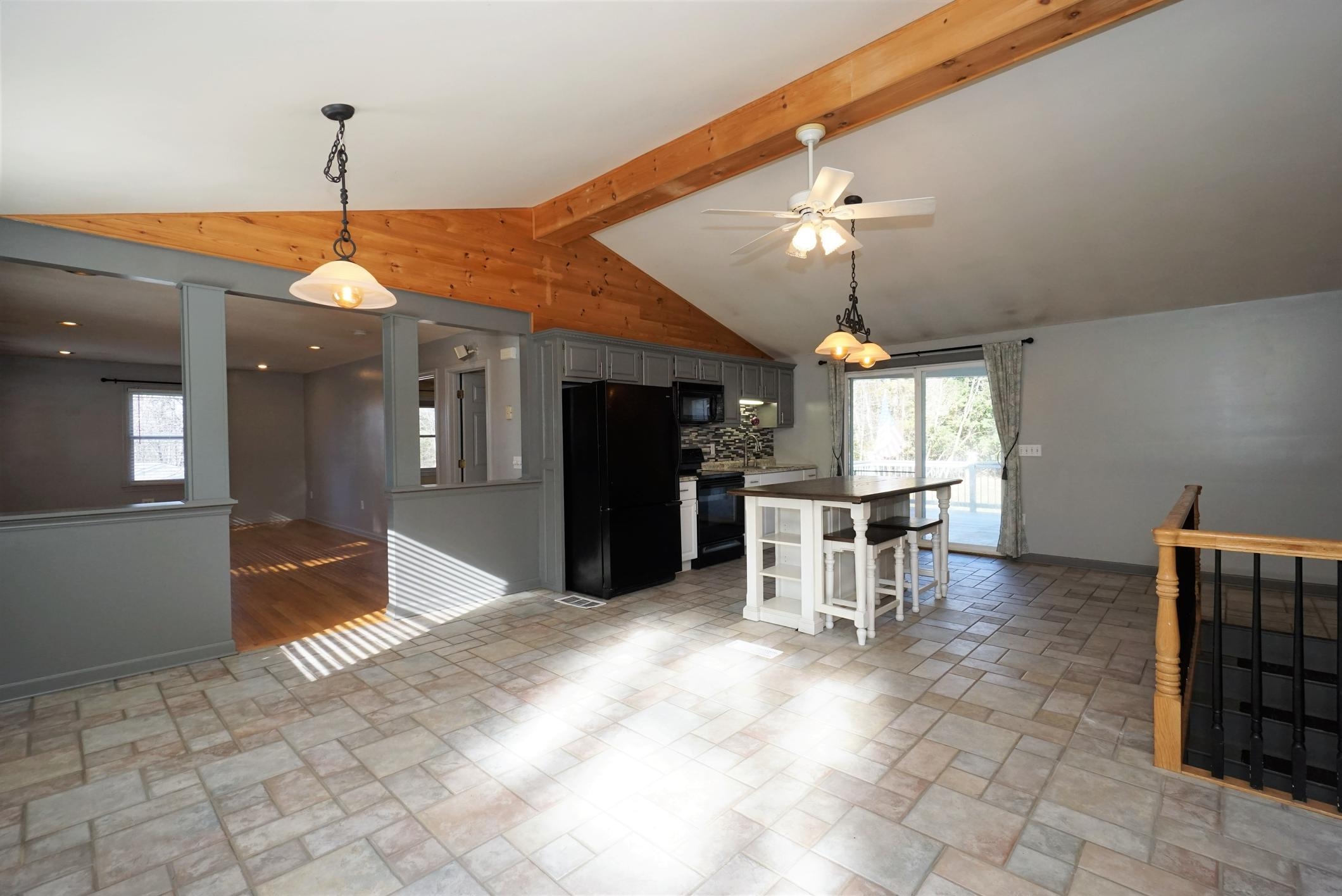 4 Old Derry Road Londonderry, NH 03038 - Photo 6 of 29 Gallery Image 6