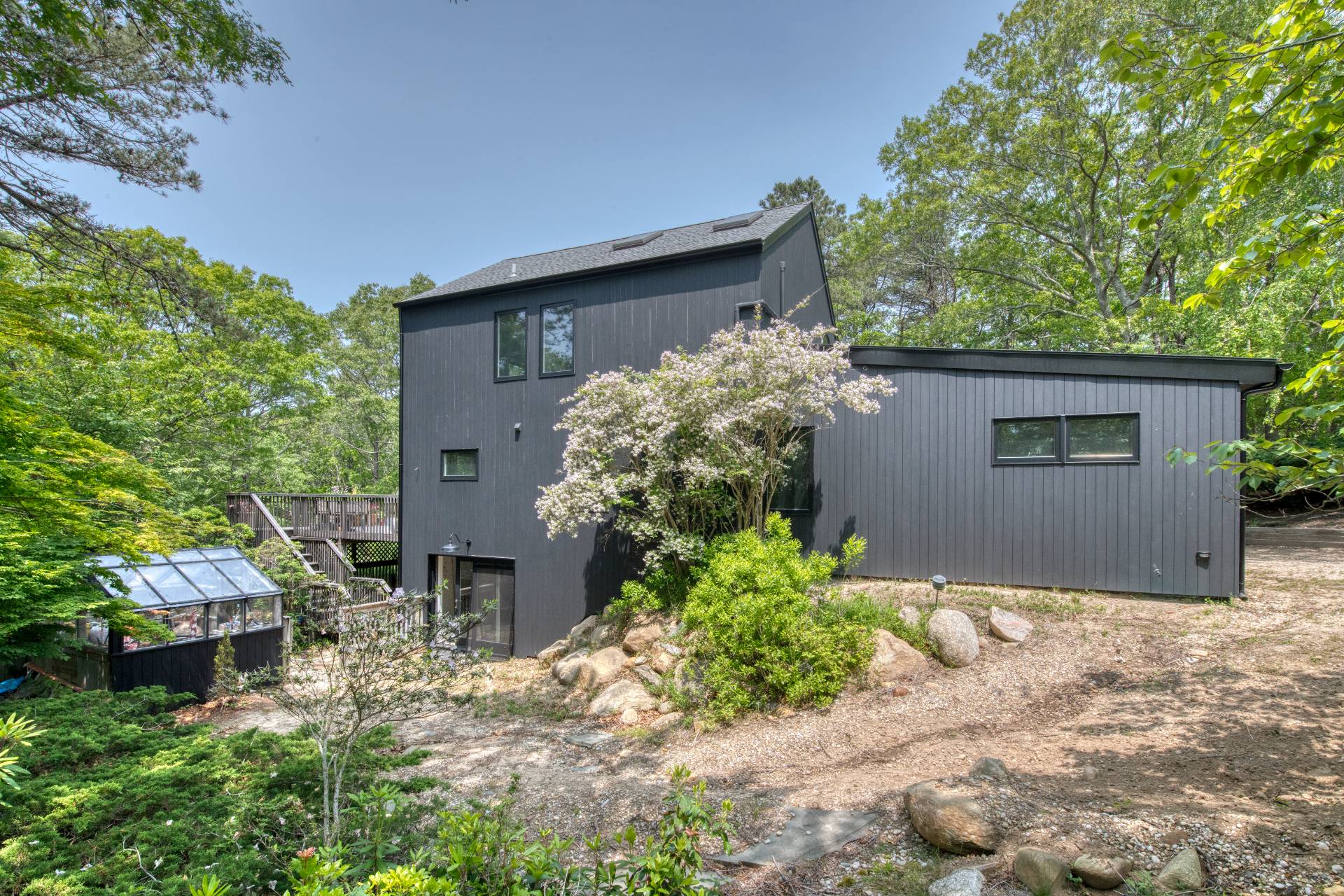 12 Deep View Court East Hampton, NY 11937 - Photo 19 of 20 front view of a house with a yard