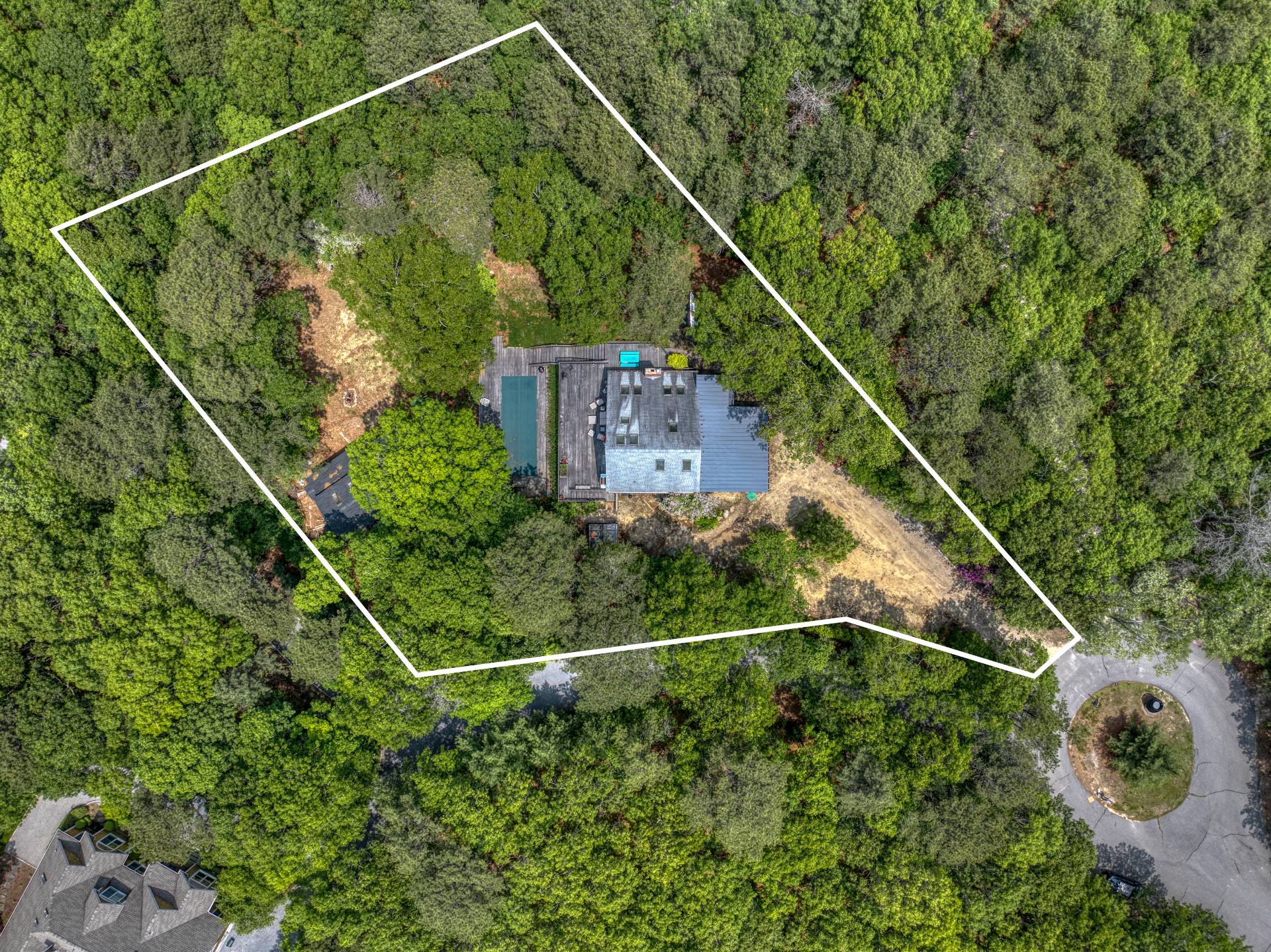 12 Deep View Court East Hampton, NY 11937 - Photo 3 of 20 a view of a tennis court