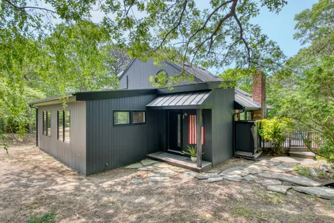 $2,750,000 | 12 Deep View Court, East Hampton, NY 11937