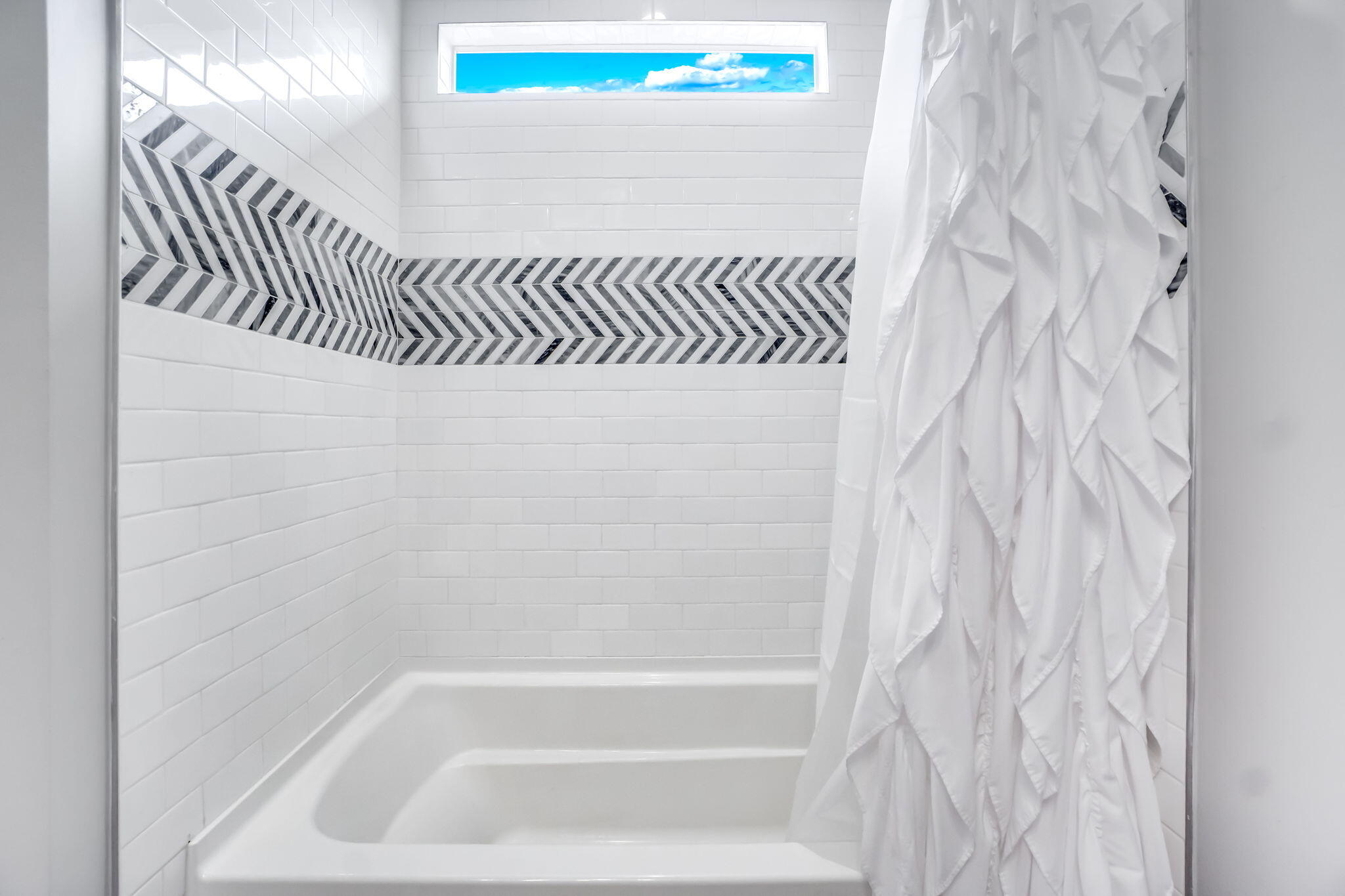 9760 Vineyard Court Boca Raton, FL 33428 - Photo 47 of 75 a close up of a bathtub