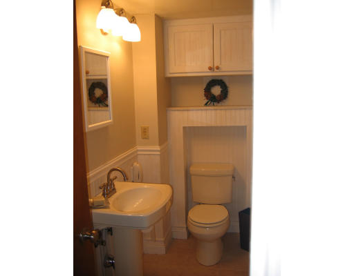 38 Richard Road Needham, MA 02492 - Photo 4 of 11
