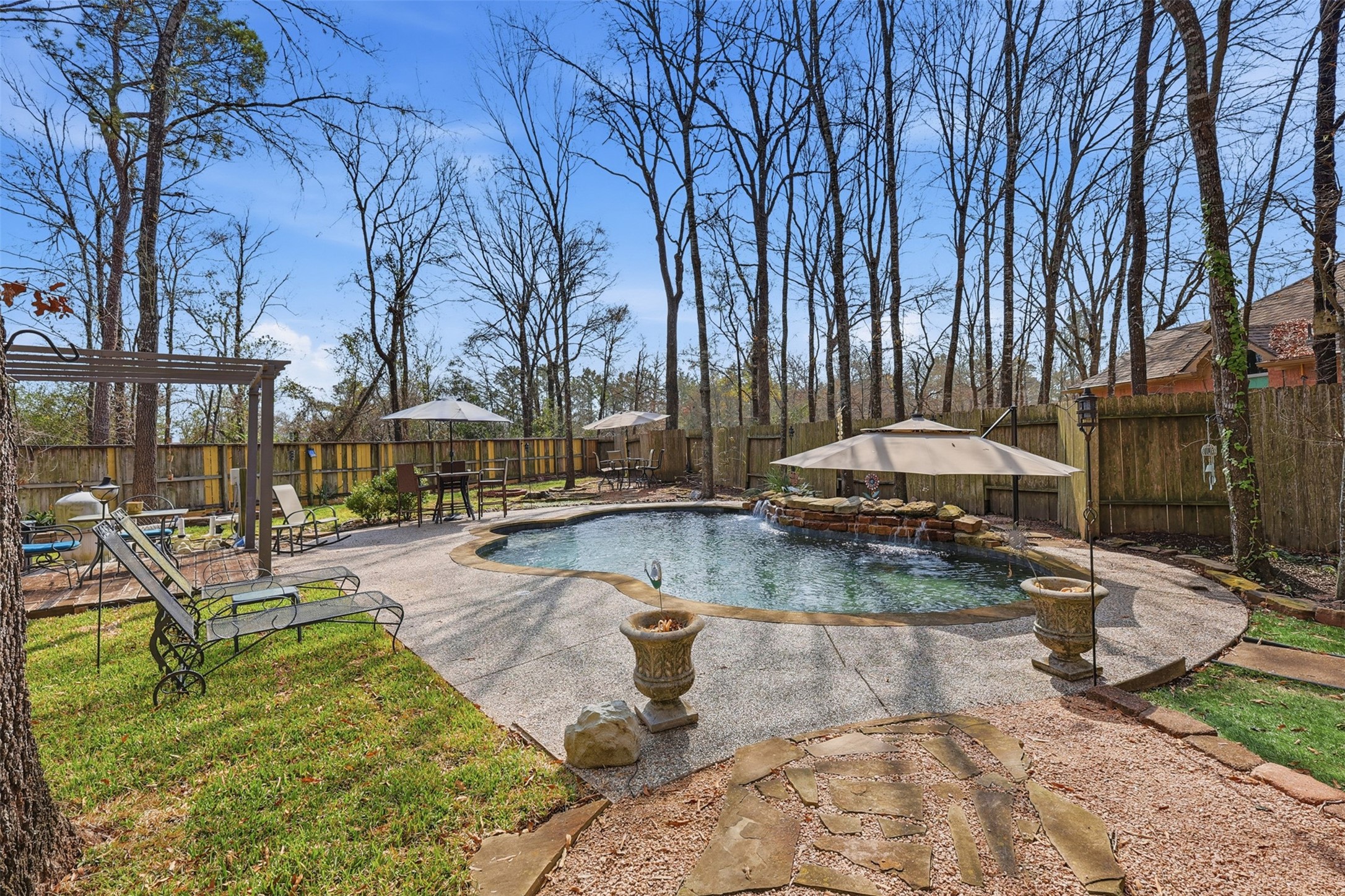 102 Wimberly Way Conroe, TX 77385 - Photo 3 of 33
