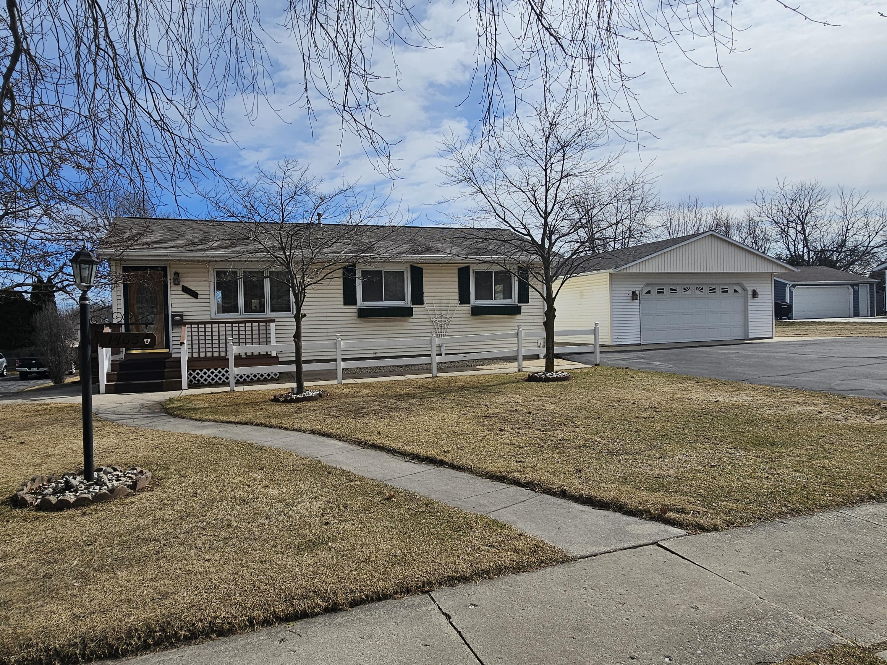 1465 North 8th Street Manitowoc, WI 54220 - Photo 2 of 55 20260314_121109