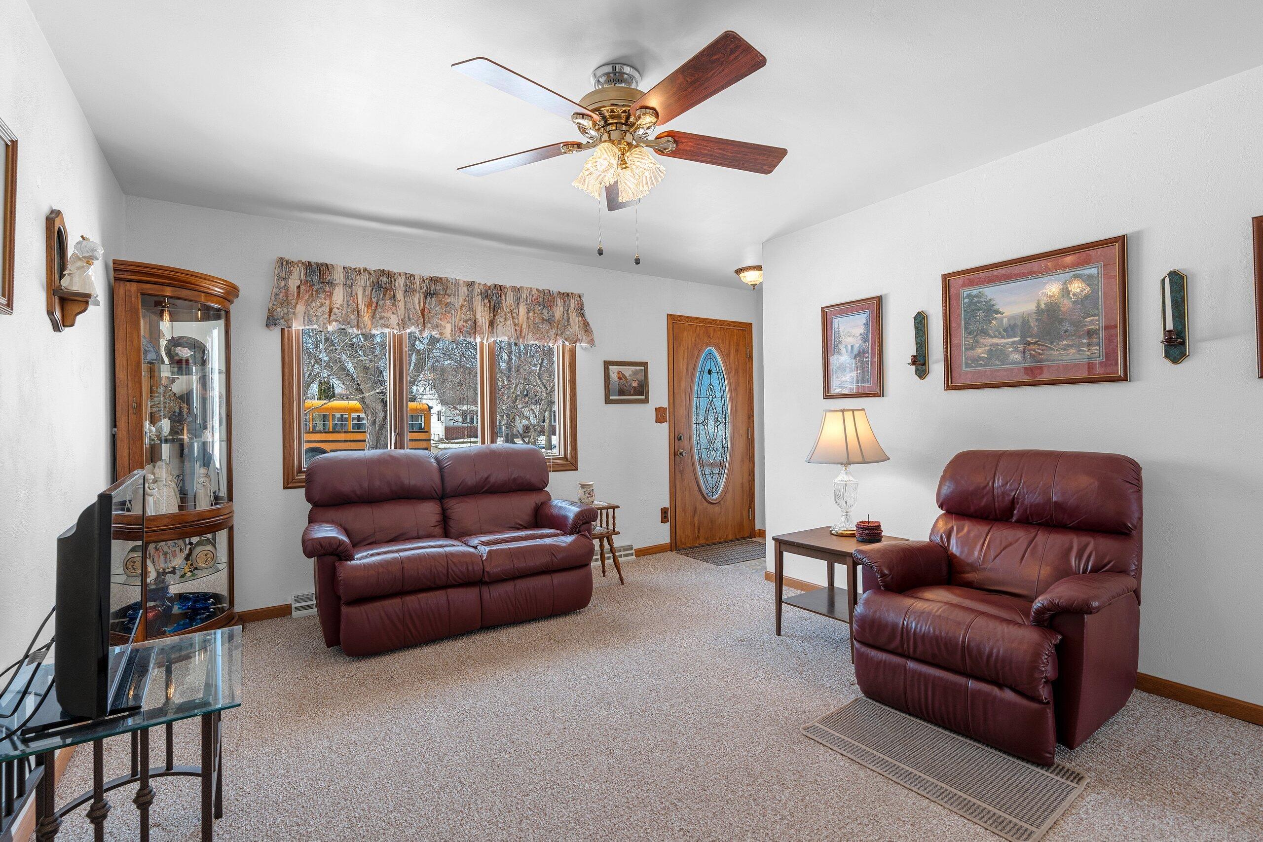 1465 North 8th Street Manitowoc, WI 54220 - Photo 3 of 55 _DSC2412.jpg-SMALL