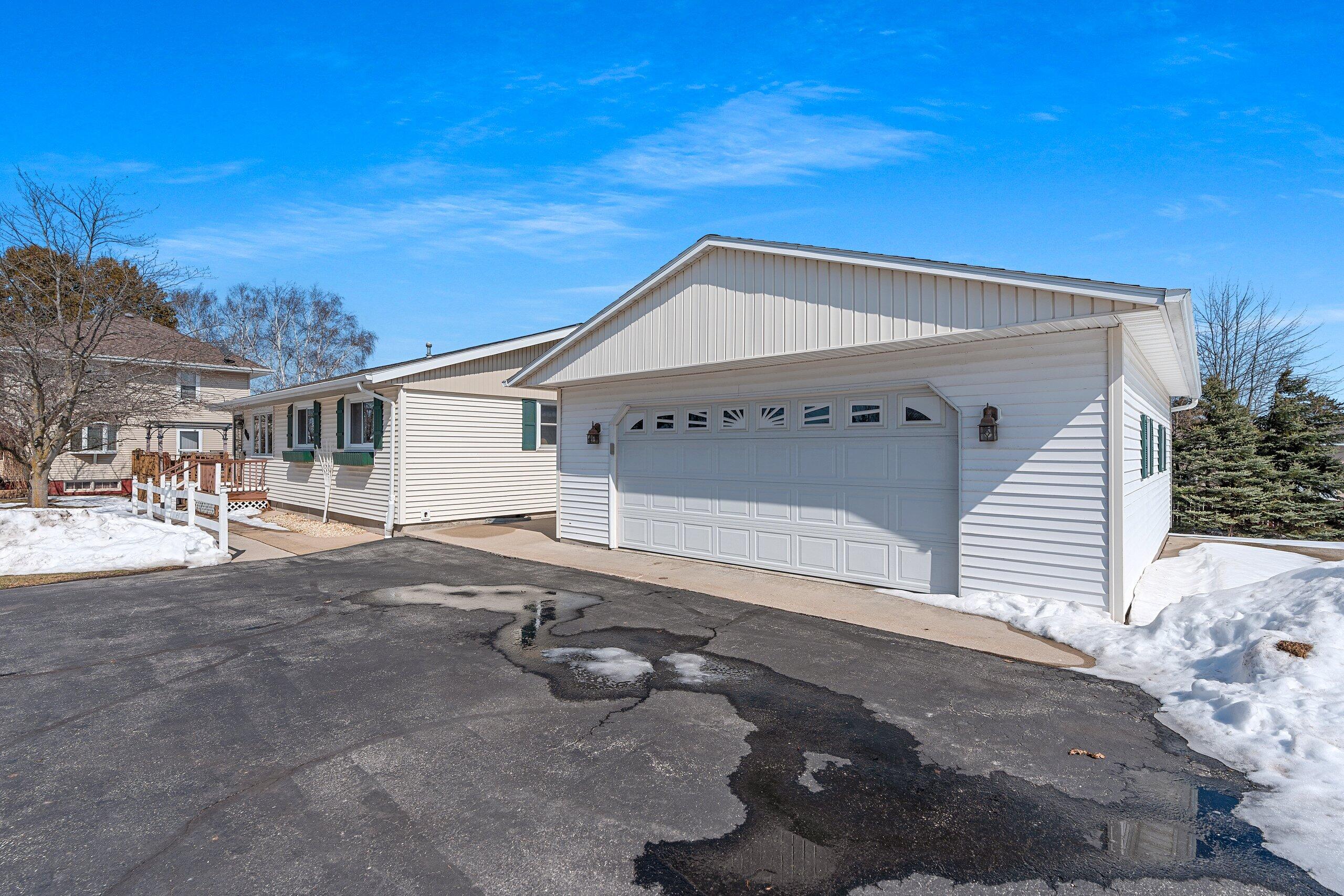 1465 North 8th Street Manitowoc, WI 54220 - Photo 34 of 55 _DSC2538.jpg-SMALL