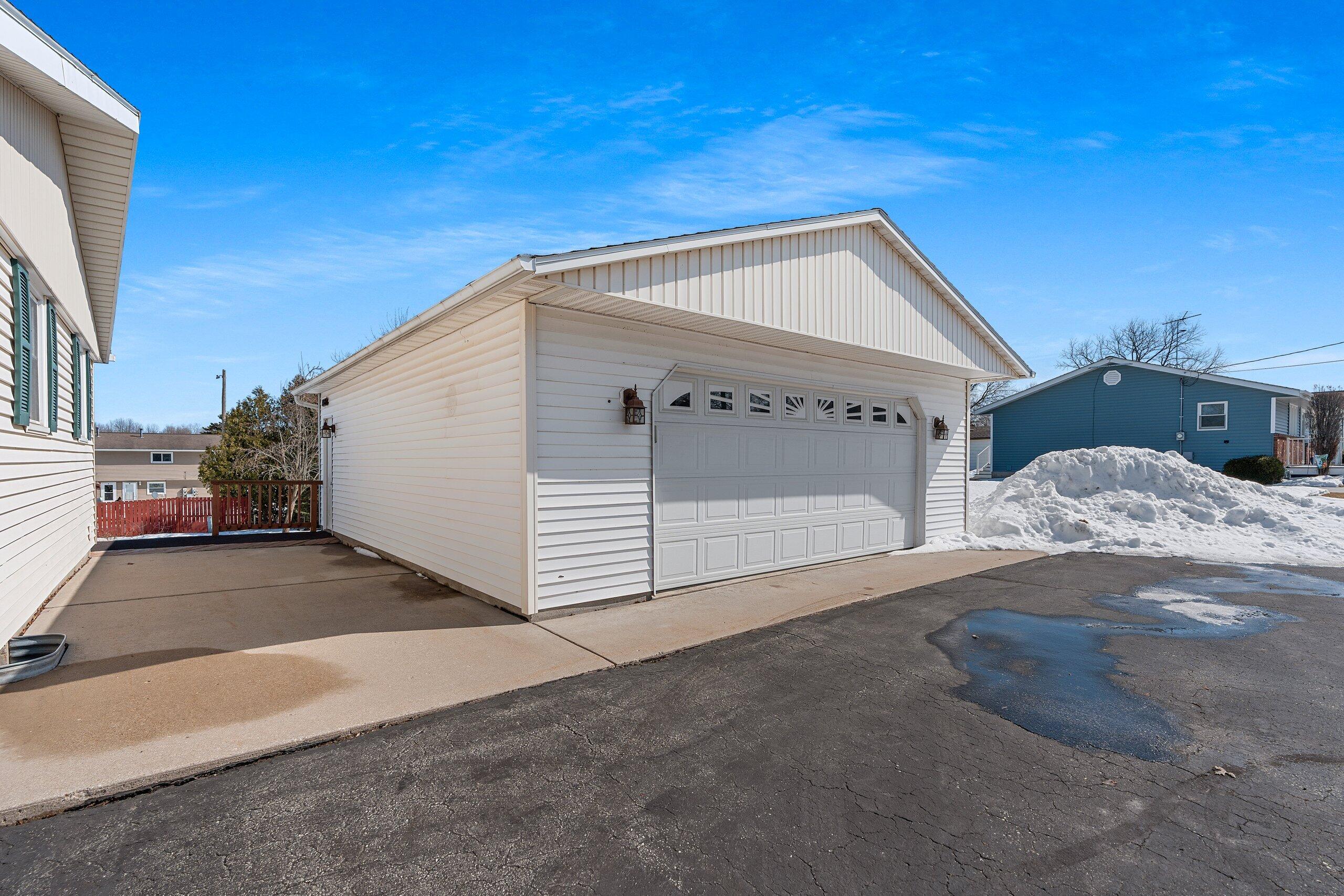 1465 North 8th Street Manitowoc, WI 54220 - Photo 35 of 55 _DSC2541.jpg-SMALL