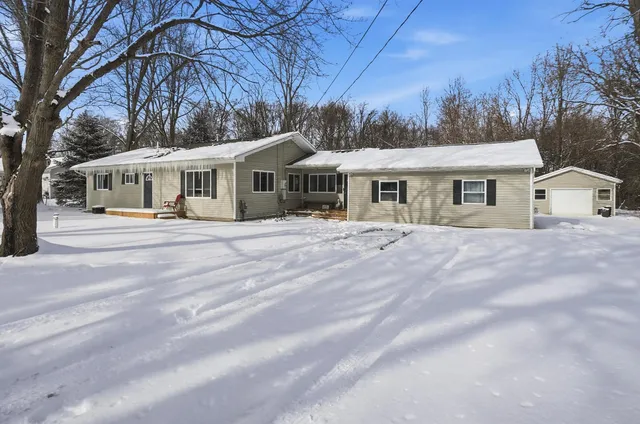 $314,900 | 9465 Hubbard Road, Davison, MI 48423