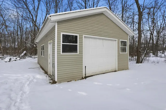 $314,900 | 9465 Hubbard Road, Davison, MI 48423