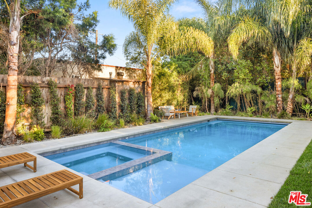 1314 Preston Way Venice, CA 90291 - Photo 27 of 37 a view of swimming pool with lounge chair