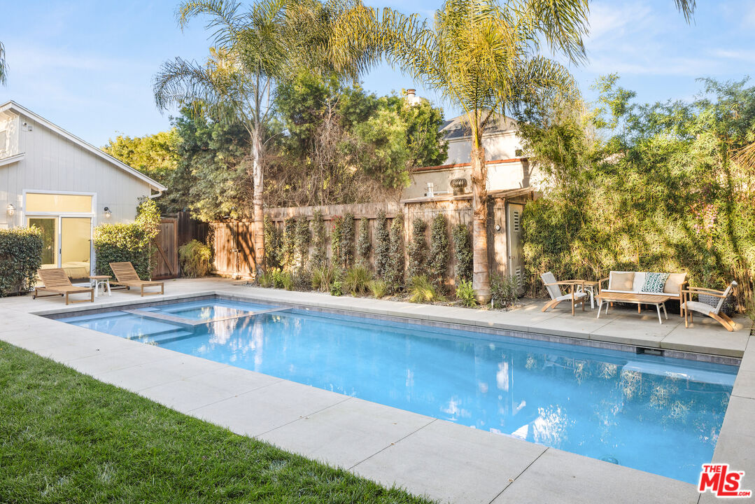 1314 Preston Way Venice, CA 90291 - Photo 29 of 37 a view of a backyard with swimming pool