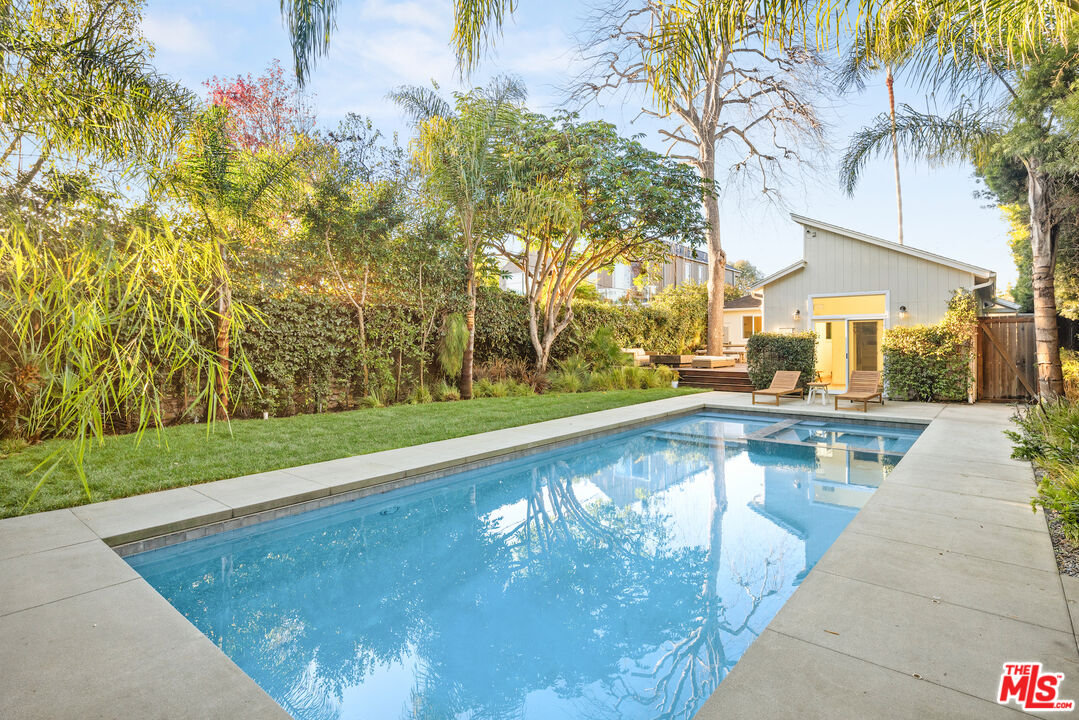 1314 Preston Way Venice, CA 90291 - Photo 31 of 37 a view of a swimming pool with a yard