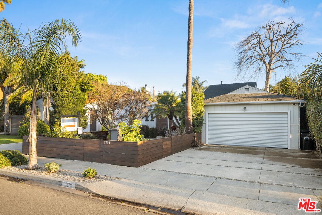 1314 Preston Way Venice, CA 90291 - Photo 35 of 37 a front view of a house with a yard and garage