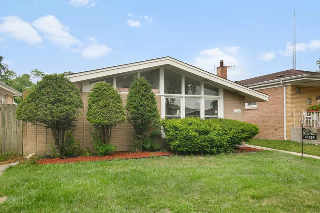 $2,100 | 15224 Oak Street, Dolton, IL 60419