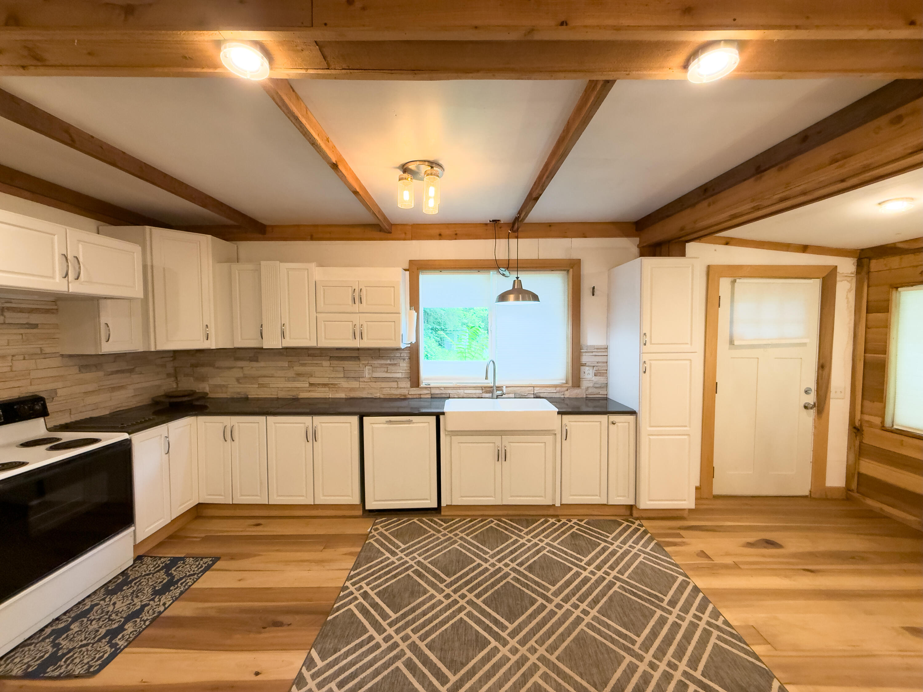 684 Lower Twin Road Jackson, KY 41339 - Photo 5 of 23 LightroomRealEstateEdits-27