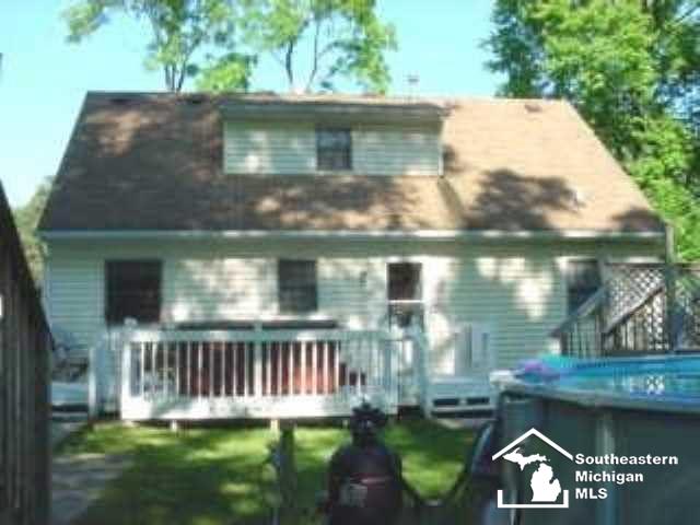 8136 Wiseman Road Lambertville, MI 48144 - Photo 14 of 15 Exterior Back