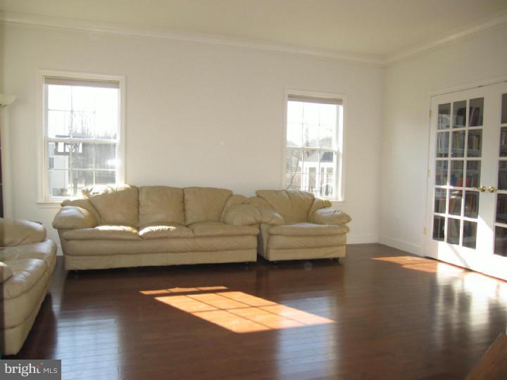 6 Sapphire Road Robbinsville, NJ 08691 - Photo 5 of 25 Living Room