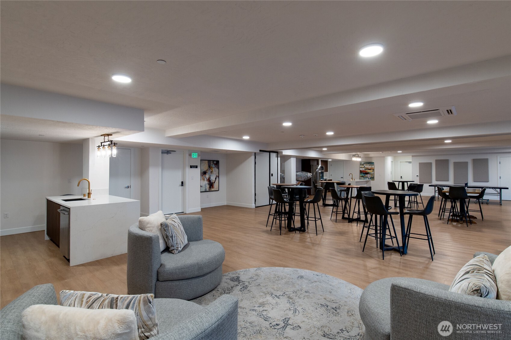 4907 Main Street, Unit 702 Tacoma, WA 98407 - Photo 27 of 33 a living room with furniture and kitchen view