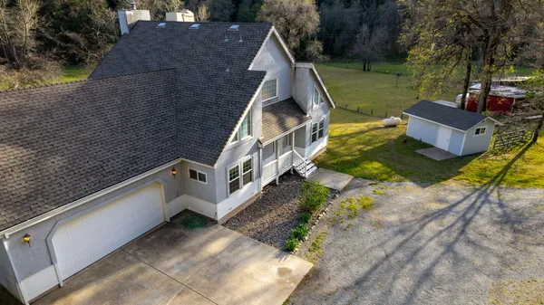 $469,000 | 28457 Highway 299, Bella Vista, CA 96008