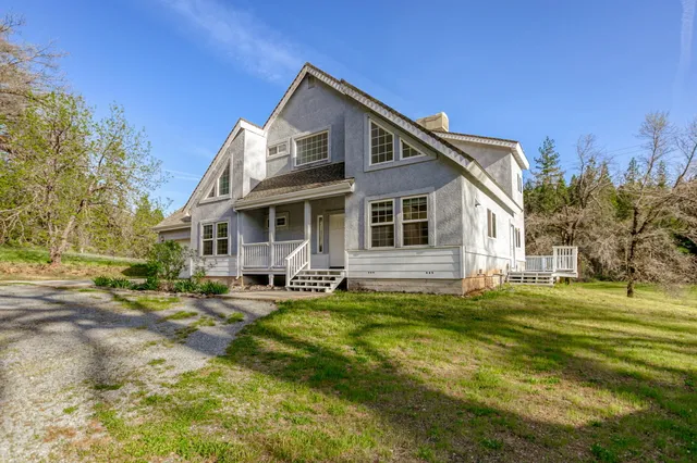 $499,500 | 28457 Highway 299, Bella Vista, CA 96008