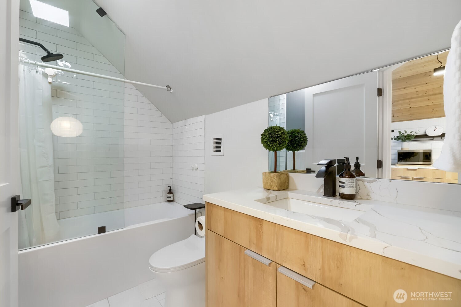 1608 North 50th Street Seattle, WA 98103 - Photo 24 of 30