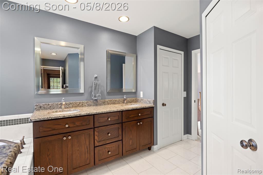 2527 Munster Road Rochester Hills, MI 48309 - Photo 17 of 49 Gallery Image 17
