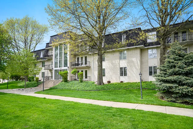 $135,000 | 2608 186th Street, Unit 105, Lansing, IL 60438